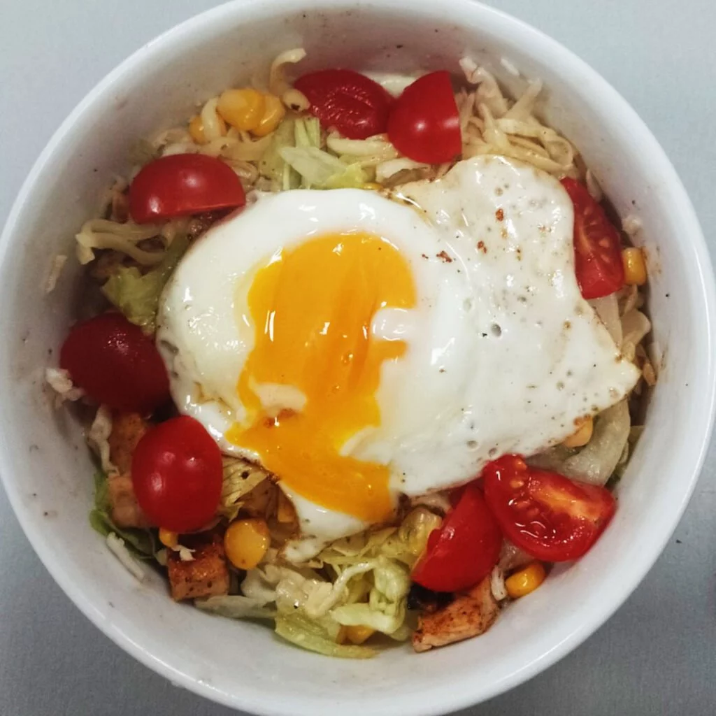 slika fitnes salate koja se nalazi u ponudi u jelovniku